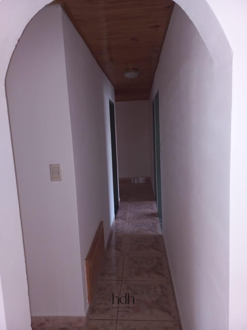 House for sale in Los Antiguos: 3 bedrooms, 2 bathrooms, with a patio and garage