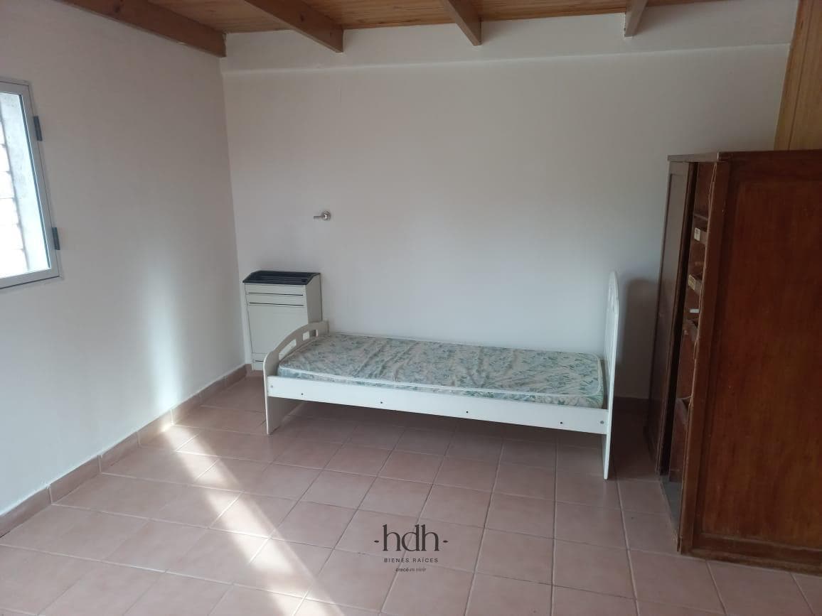 House for sale in Los Antiguos: 3 bedrooms, 2 bathrooms, with a patio and garage