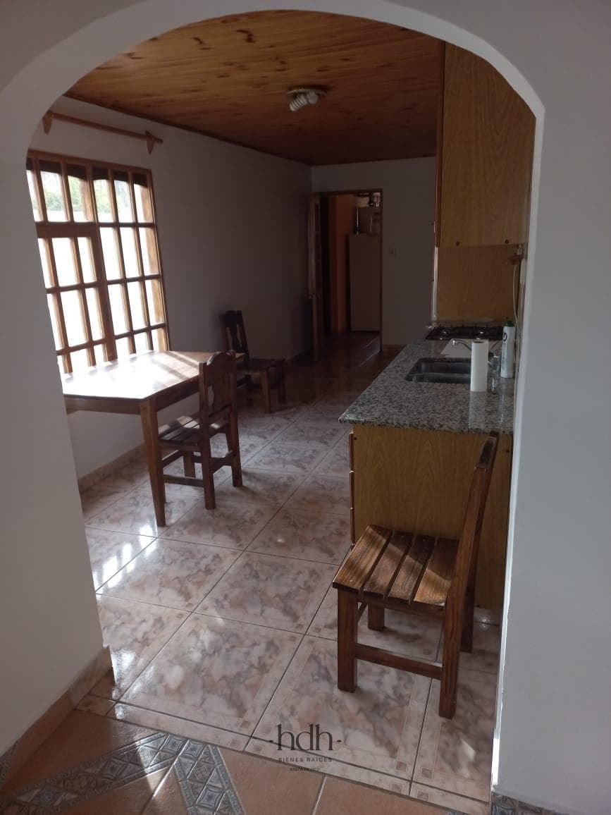 House for sale in Los Antiguos: 3 bedrooms, 2 bathrooms, with a patio and garage