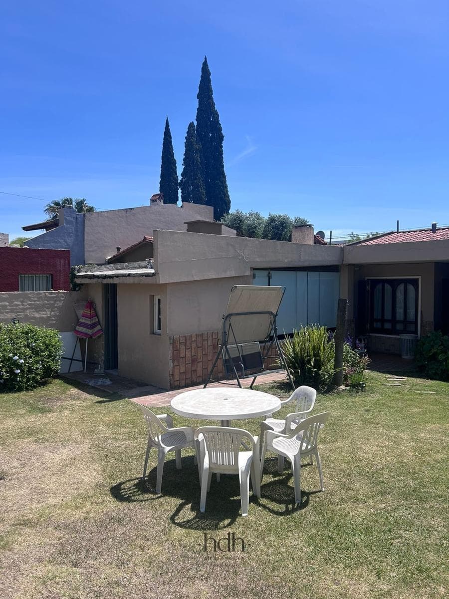 3-bedroom house for sale with a patio and pool in Villa Belgrano