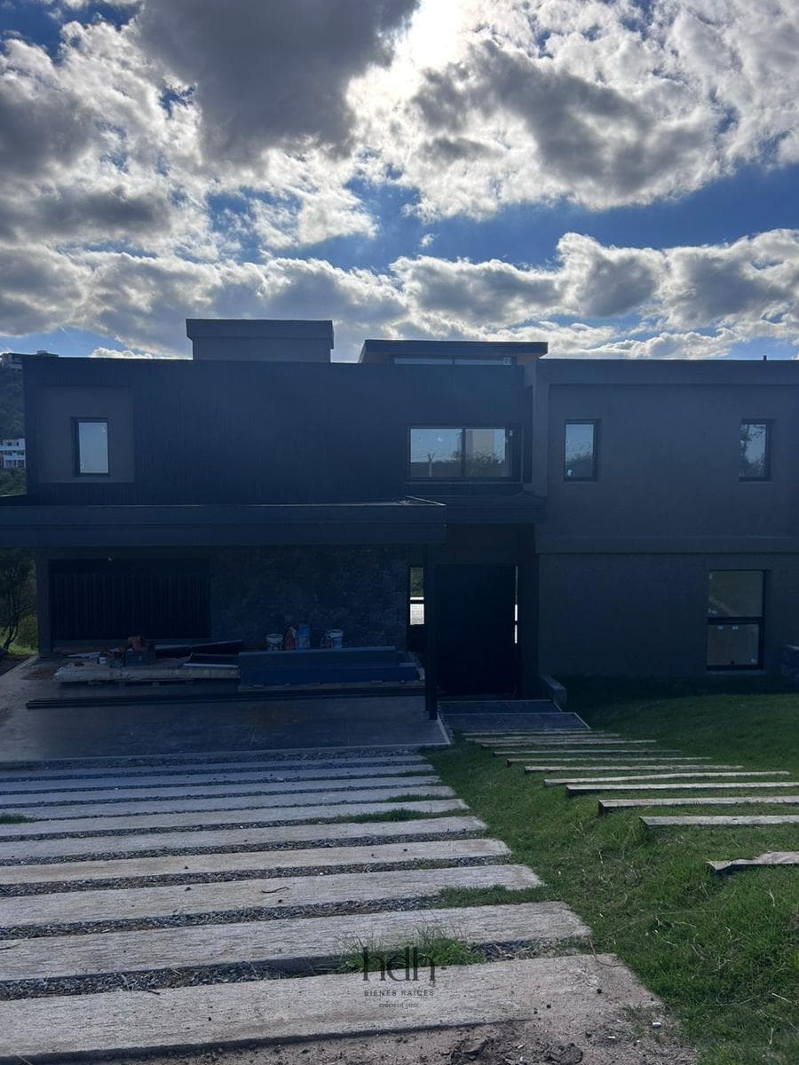 House for sale in La Deseada: 3 bedrooms, 3 bathrooms, with 24-hour security