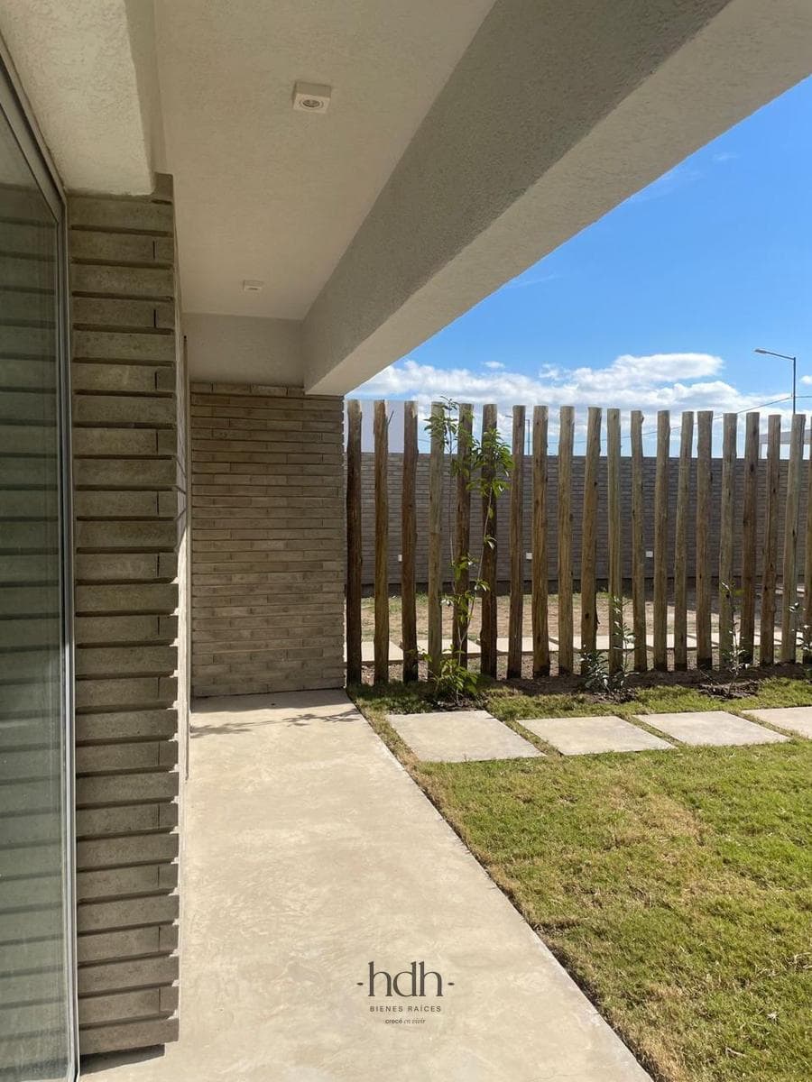 House for Sale in Colinas de Manantiales: 2 bedrooms, 1 bathroom, with a patio