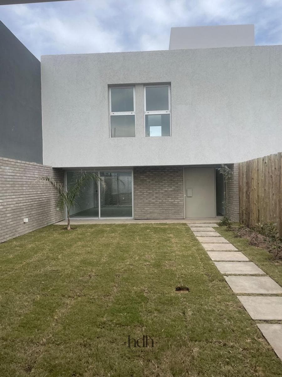 House for Sale in Colinas de Manantiales: 2 bedrooms, 1 bathroom, with a patio