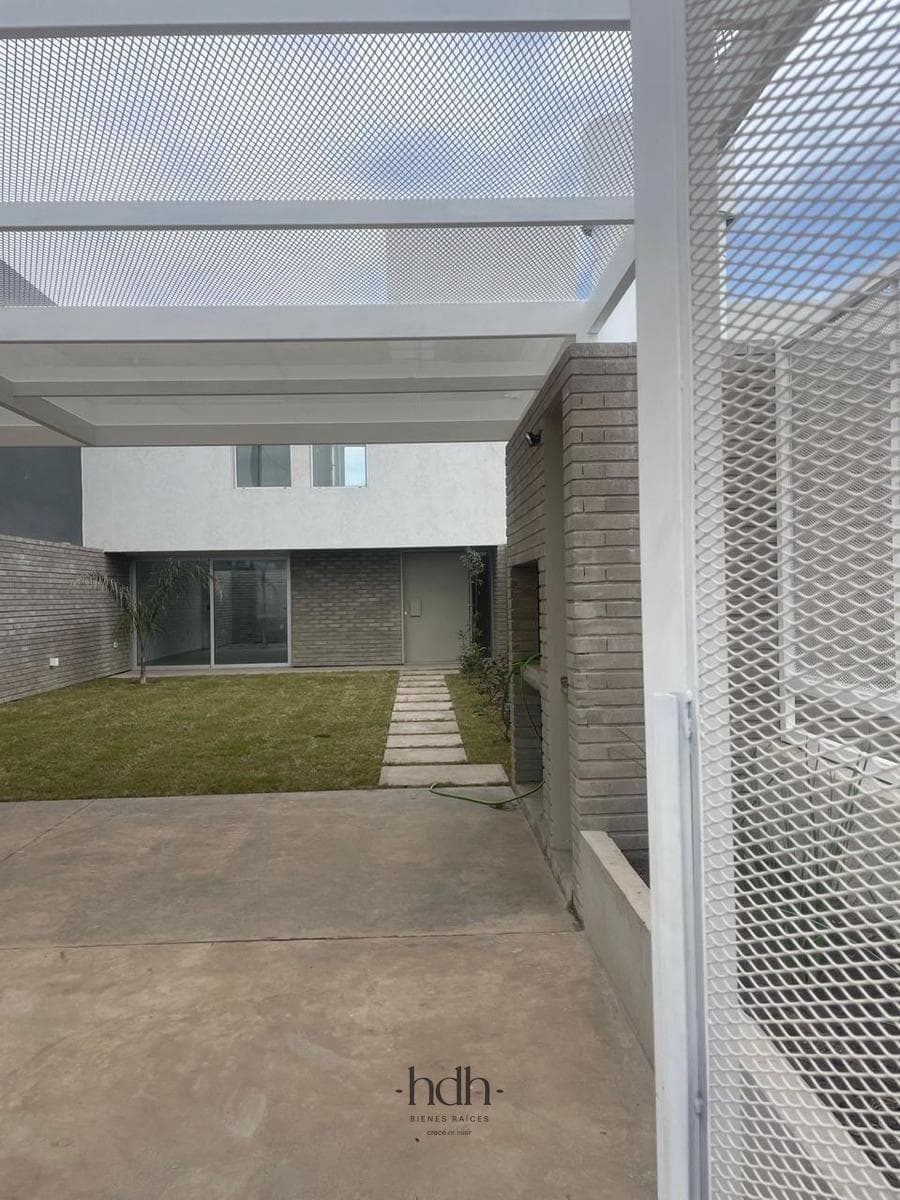 House for Sale in Colinas de Manantiales: 2 bedrooms, 1 bathroom, with a patio