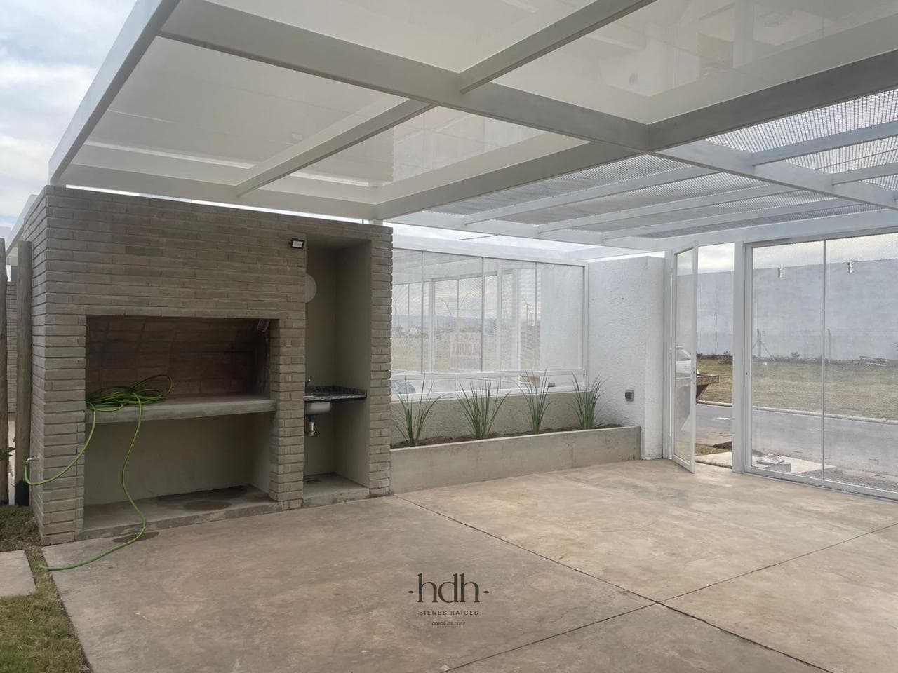 House for Sale in Colinas de Manantiales: 2 bedrooms, 1 bathroom, with a patio