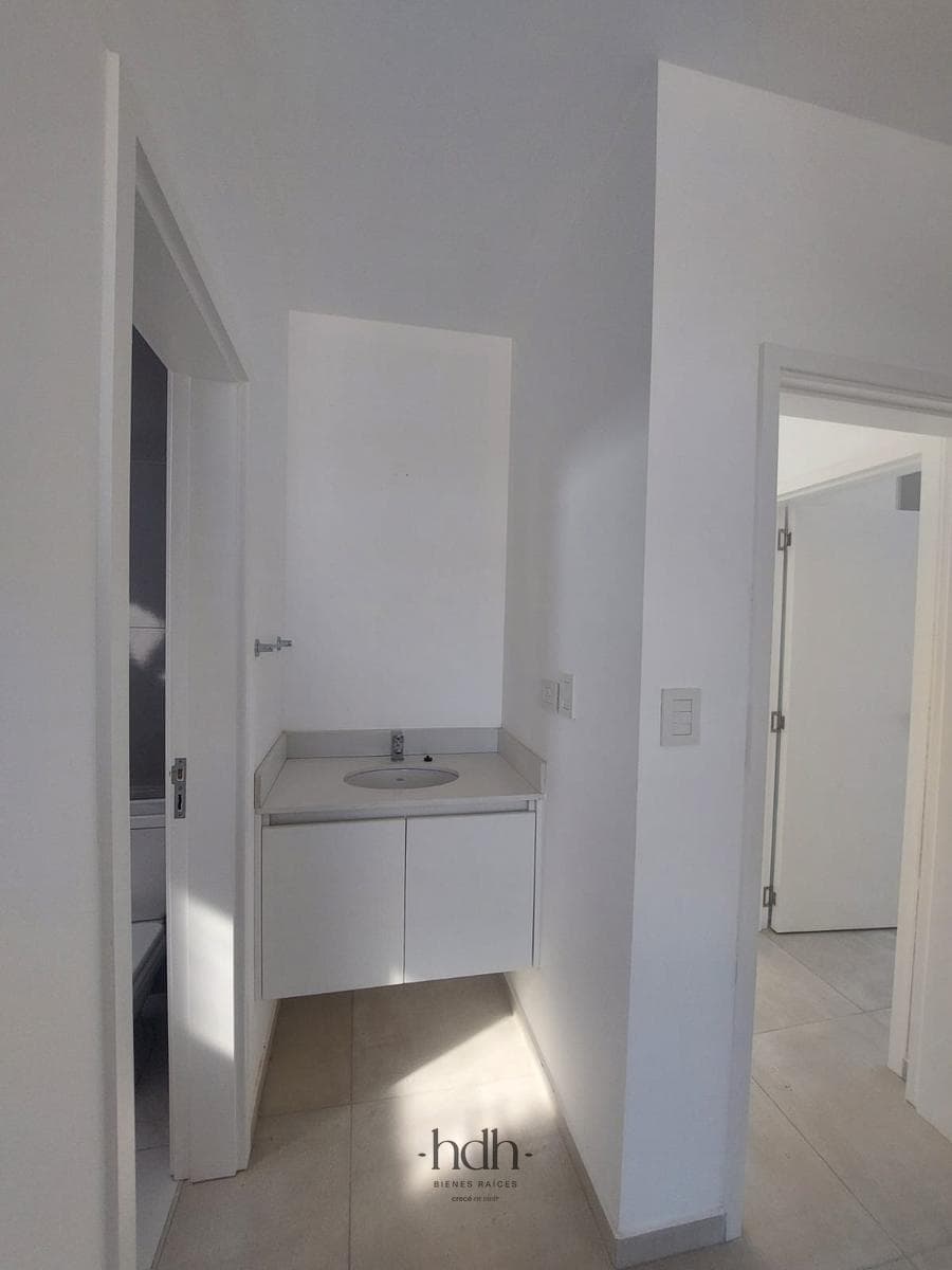 Duplex for rent in La Luisita: 3 bedrooms, 3 bathrooms, with a patio