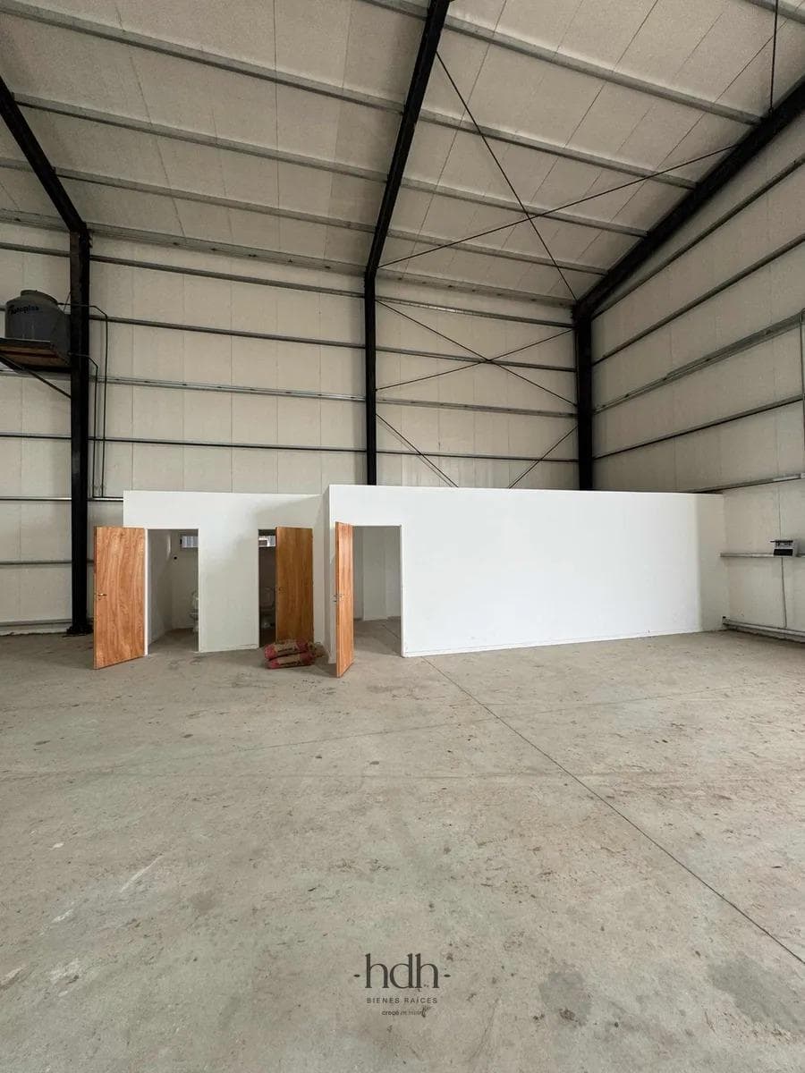 600 m² warehouse for rent in Córdoba City, Polo 52