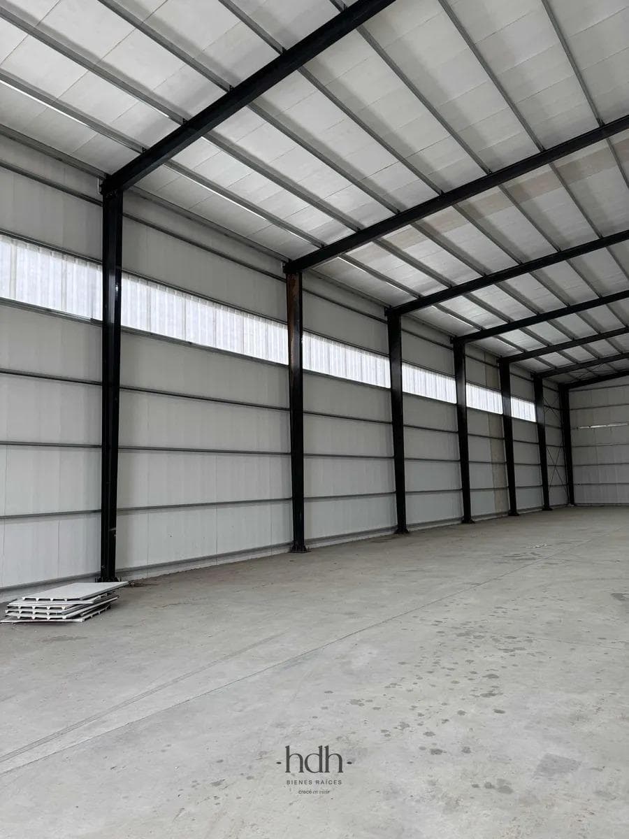 600 m² warehouse for rent in Córdoba City, Polo 52