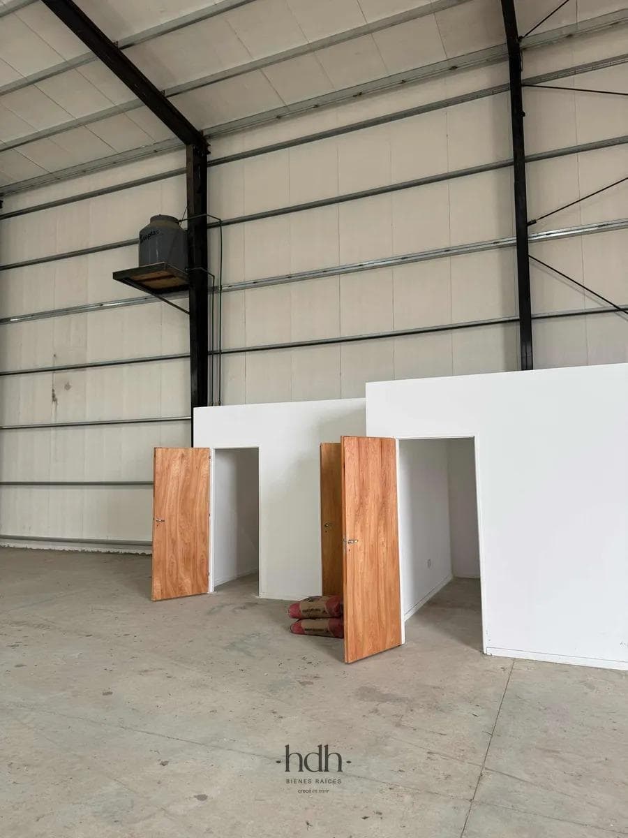 600 m² warehouse for rent in Córdoba City, Polo 52