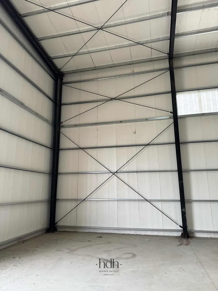 600 m² warehouse for rent in Córdoba City, Polo 52