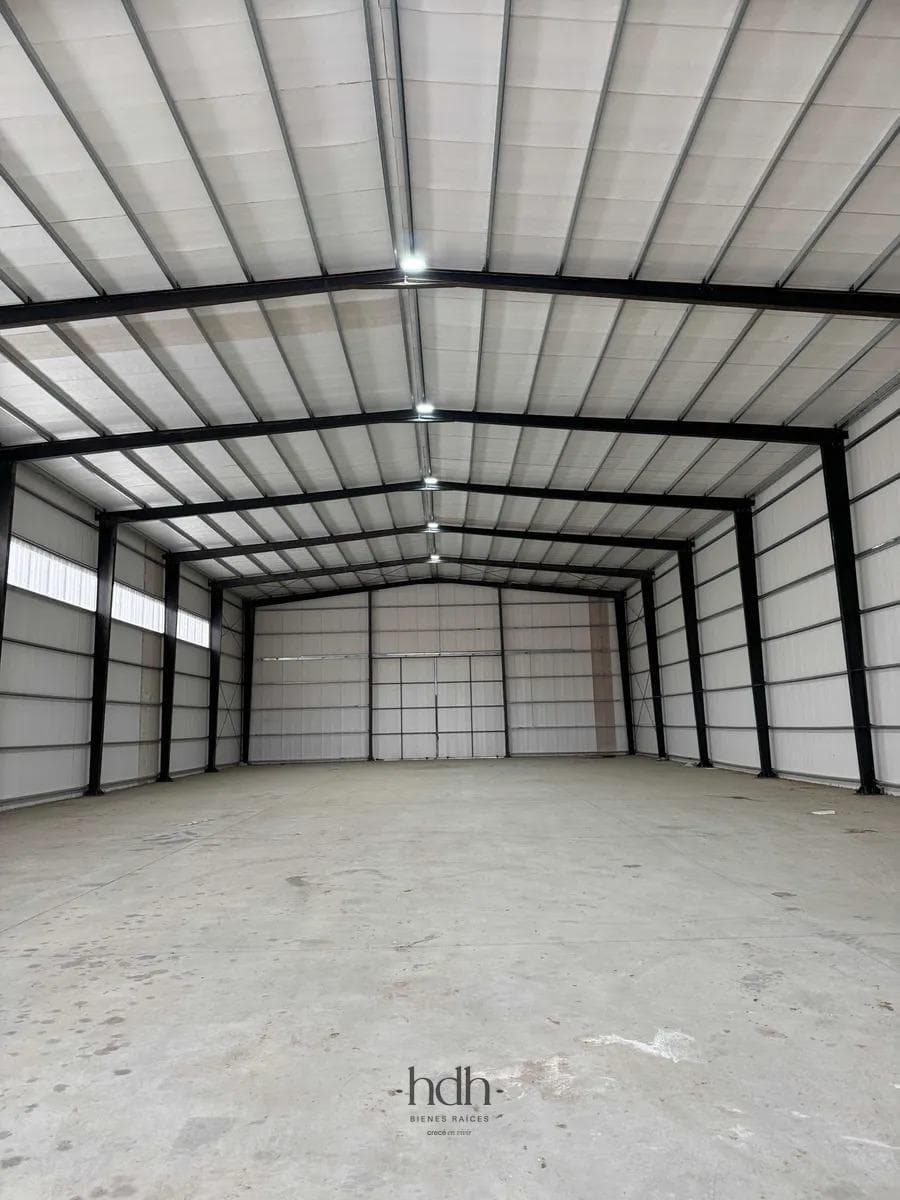 600 m² warehouse for rent in Córdoba City, Polo 52