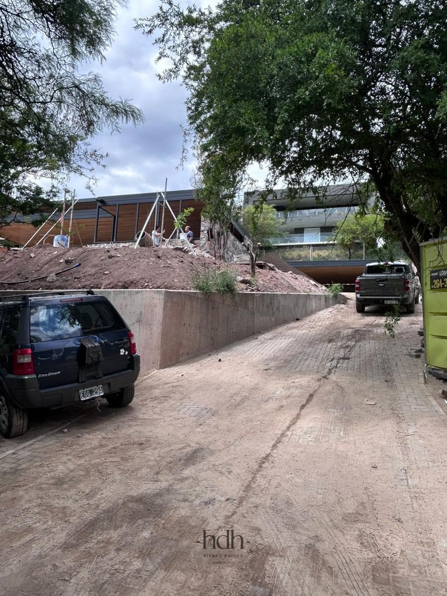 House for sale in Estancia Q2: 6 bedrooms, 6 bathrooms, with a pool