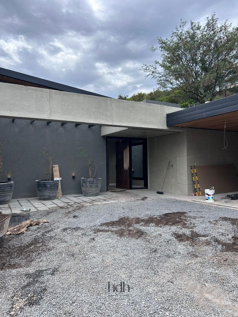 House for sale in Estancia Q2: 6 bedrooms, 6 bathrooms, with a pool