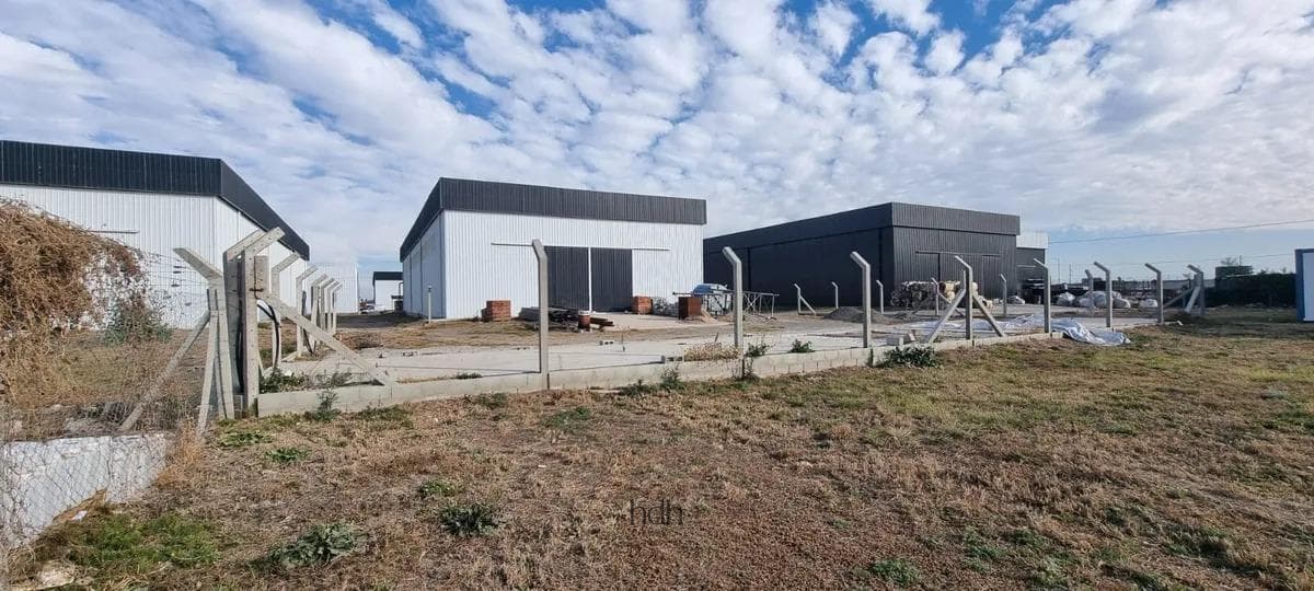 Warehouse for Sale in the Polo 52 Industrial Park, 3,046 m², Fully Equipped and with Financing Available