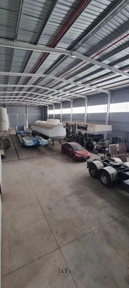 Warehouse for Sale in the Polo 52 Industrial Park, 3,046 m², Fully Equipped and with Financing Available