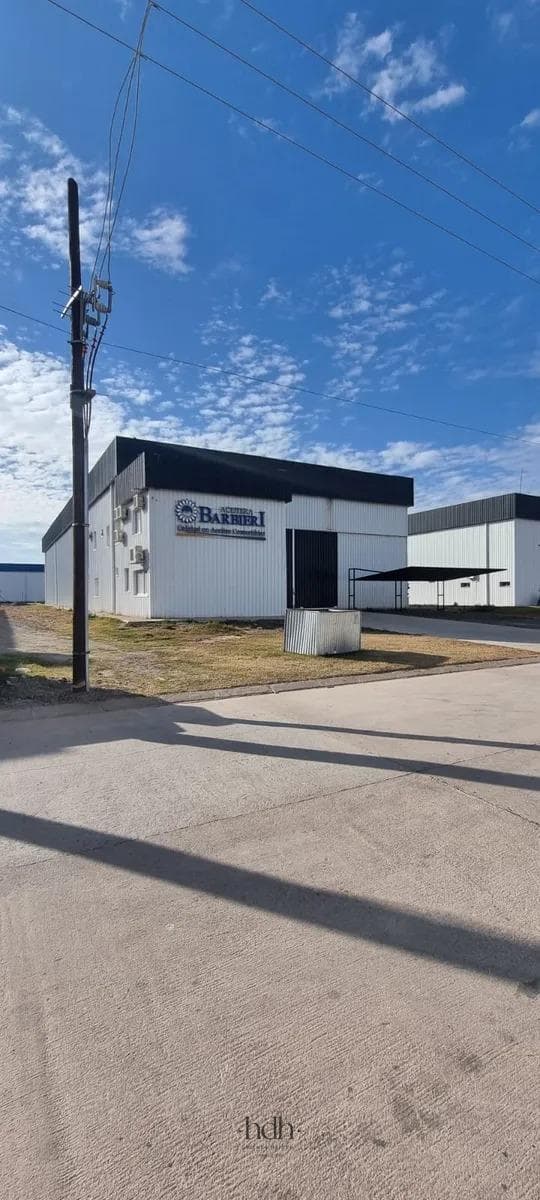 Warehouse for Sale in the Polo 52 Industrial Park, 3,046 m², Fully Equipped and with Financing Available
