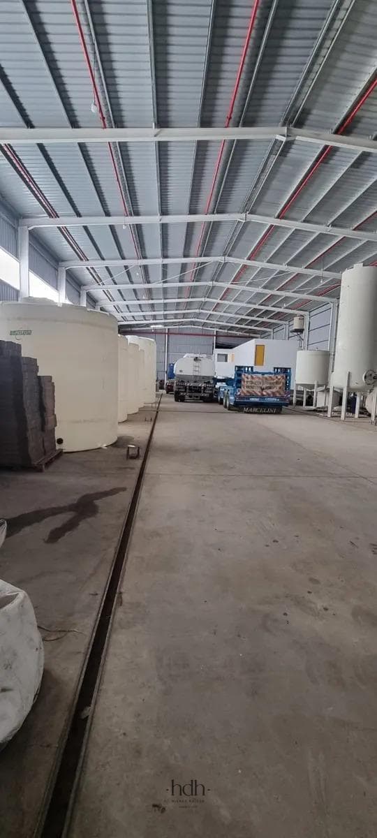 Warehouse for Sale in the Polo 52 Industrial Park, 3,046 m², Fully Equipped and with Financing Available