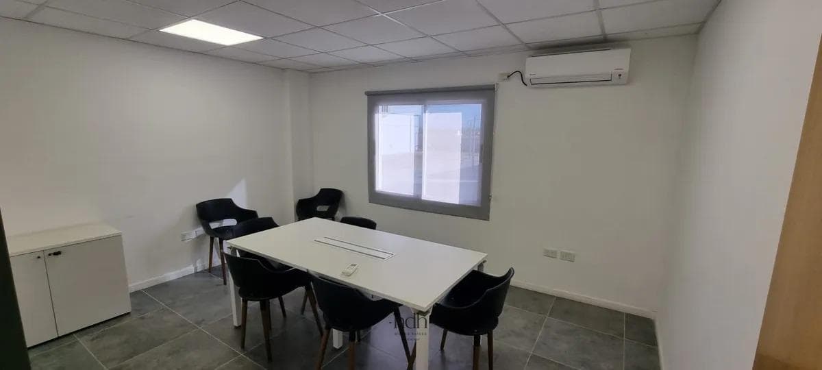 Warehouse for Sale in the Polo 52 Industrial Park, 3,046 m², Fully Equipped and with Financing Available