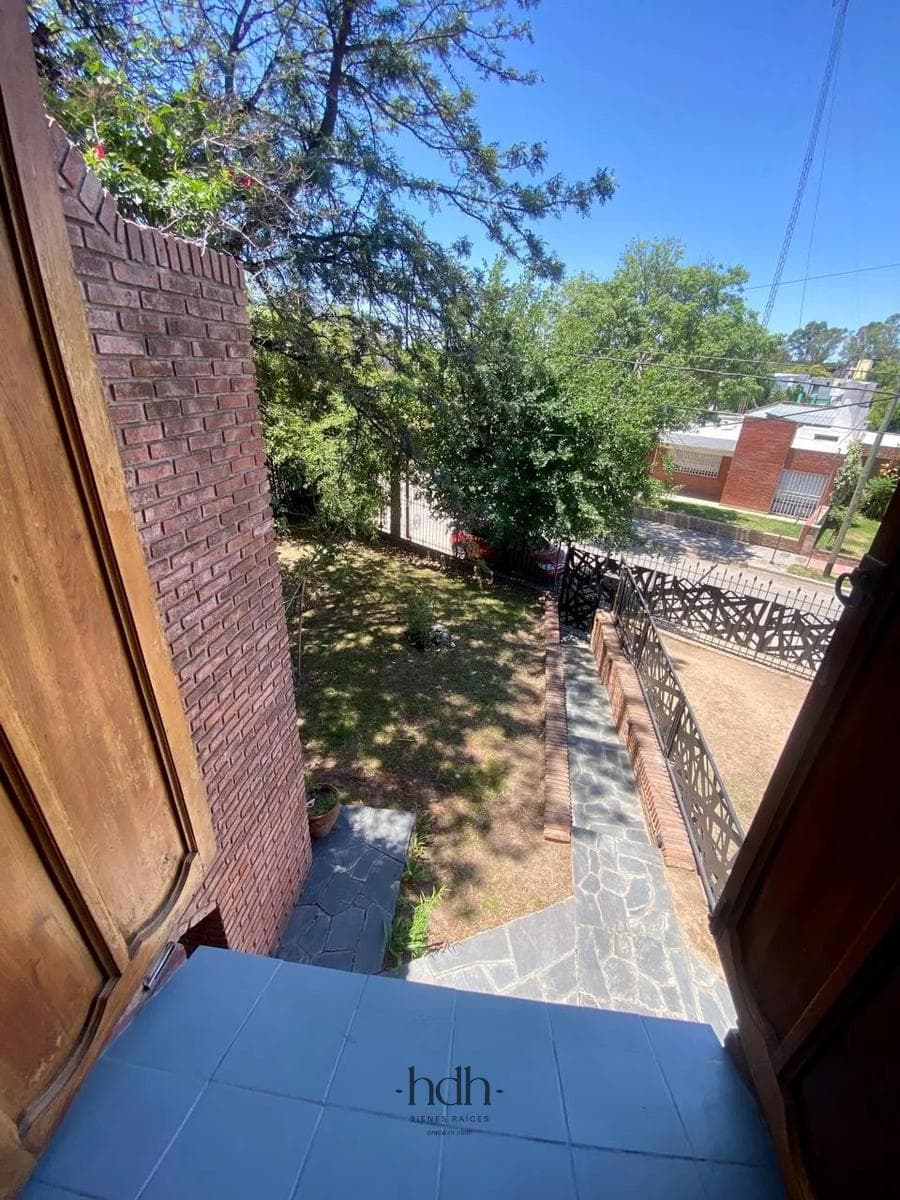 Duplex House for Sale in Villa Cabrera with 4 Bedrooms and Title Eligible for a Mortgage