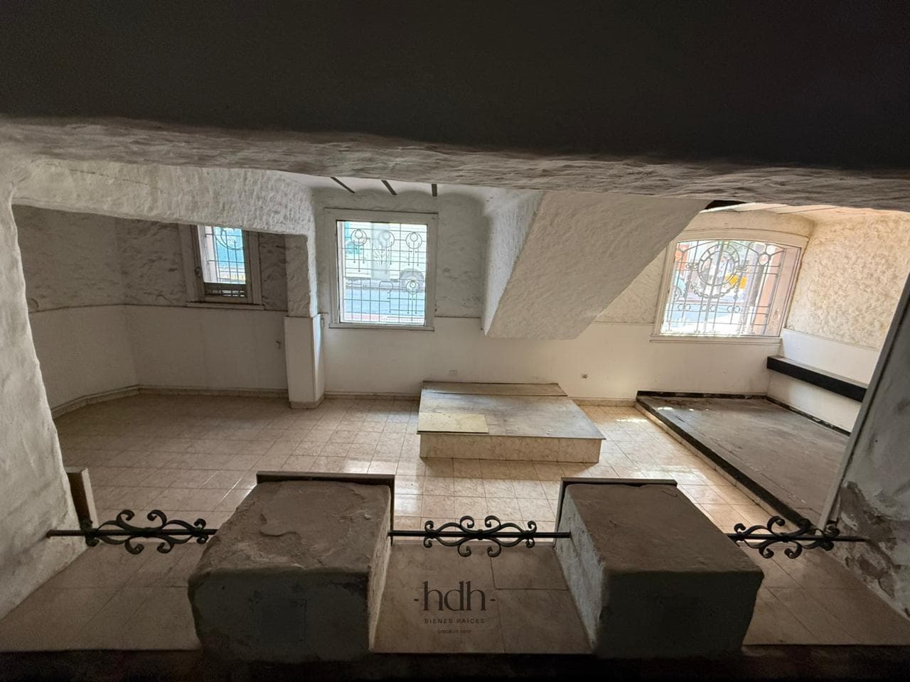 Historic Mansion for Sale in Nueva Córdoba for Commercial Use, with Deed and Blueprints