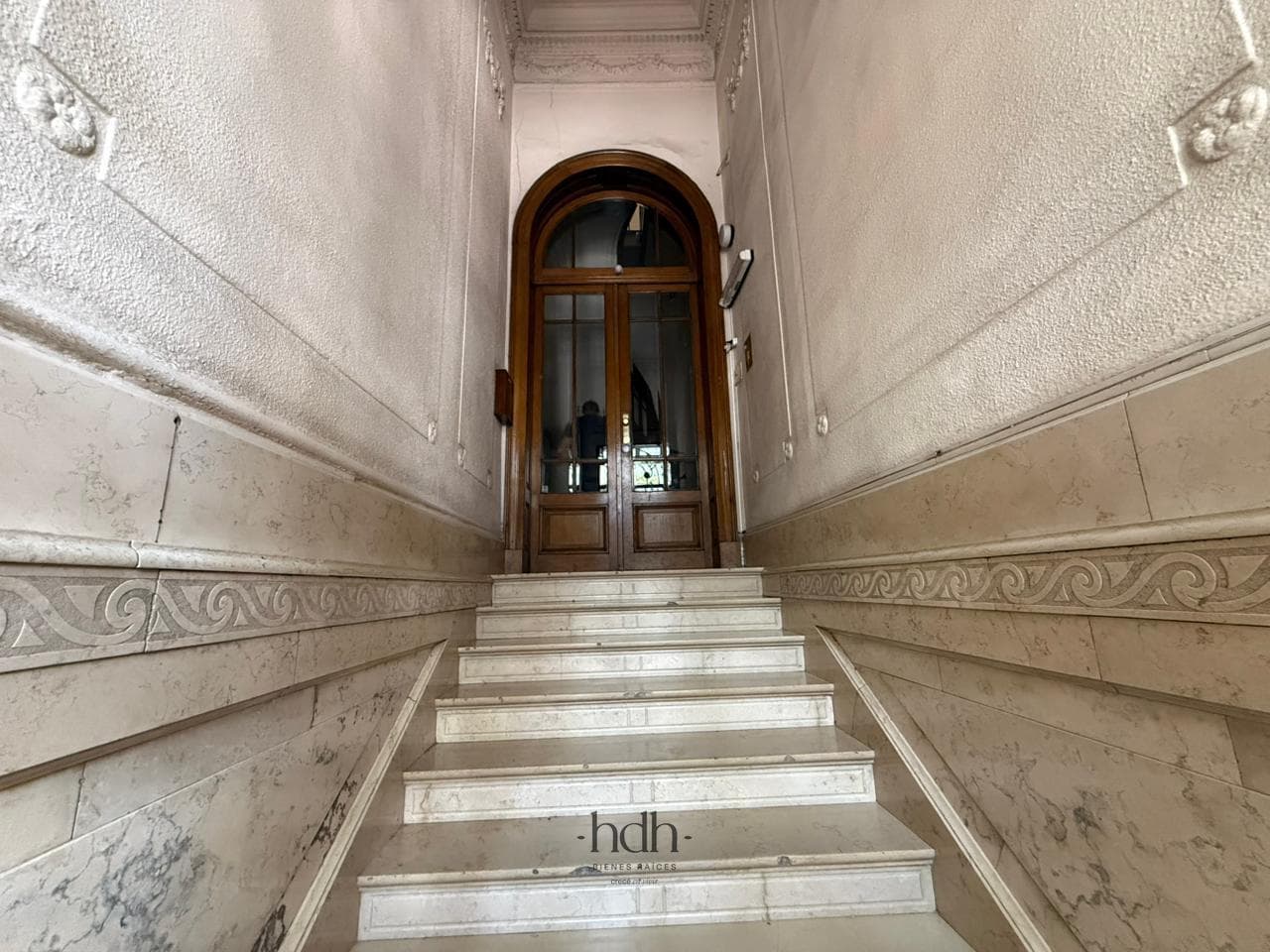 Historic Mansion for Sale in Nueva Córdoba for Commercial Use, with Deed and Blueprints