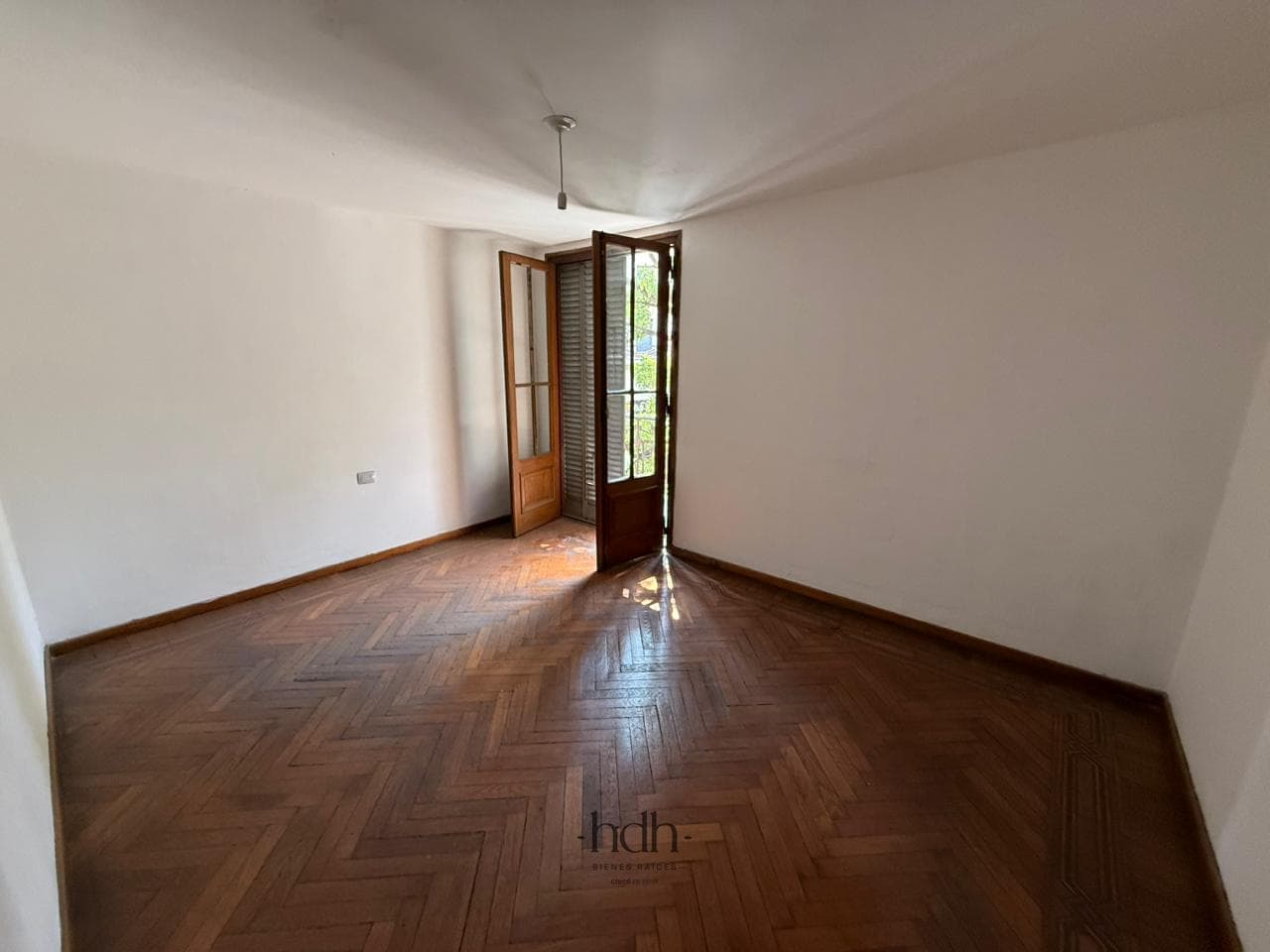 Historic Mansion for Sale in Nueva Córdoba for Commercial Use, with Deed and Blueprints