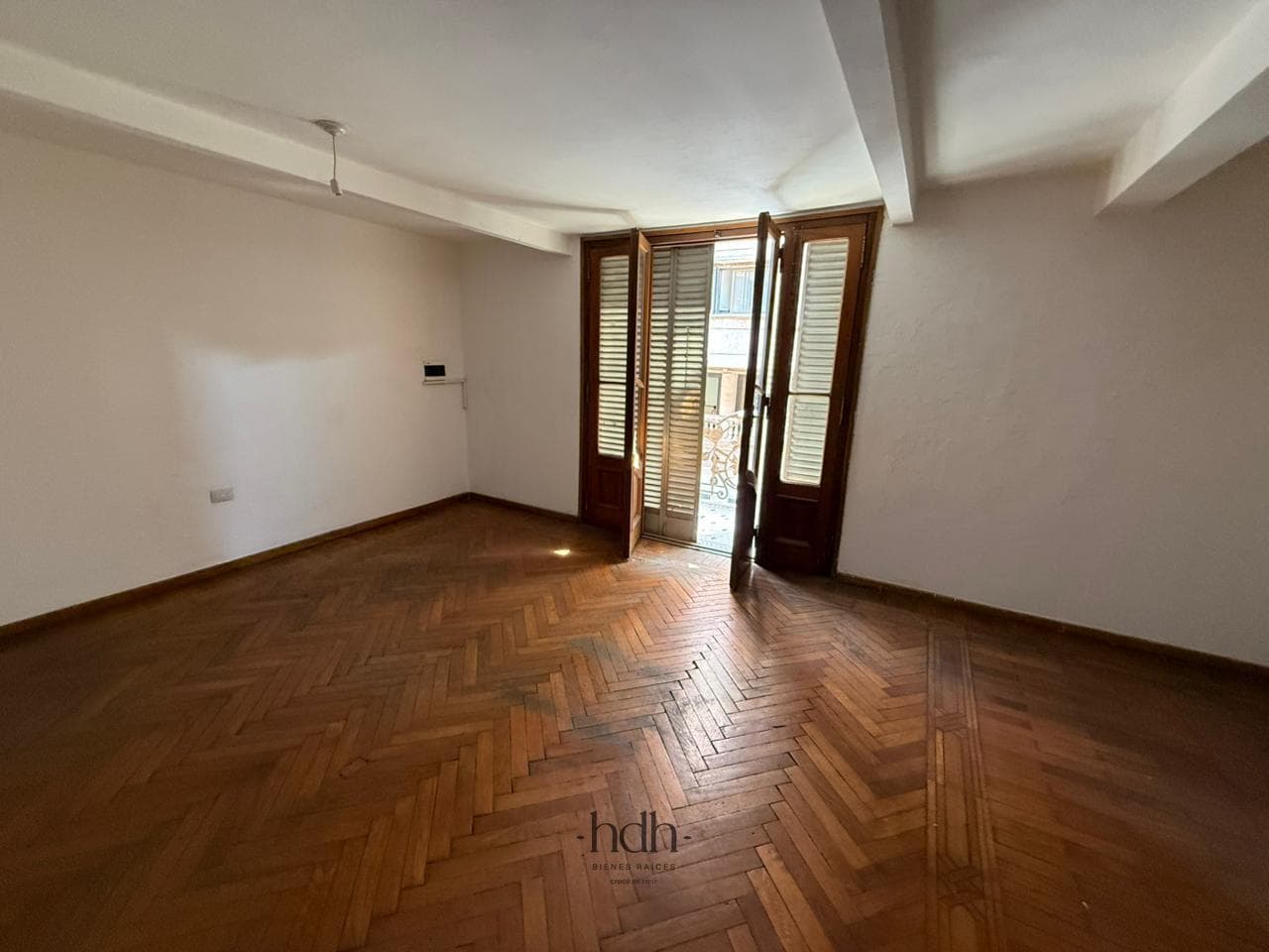Historic Mansion for Sale in Nueva Córdoba for Commercial Use, with Deed and Blueprints
