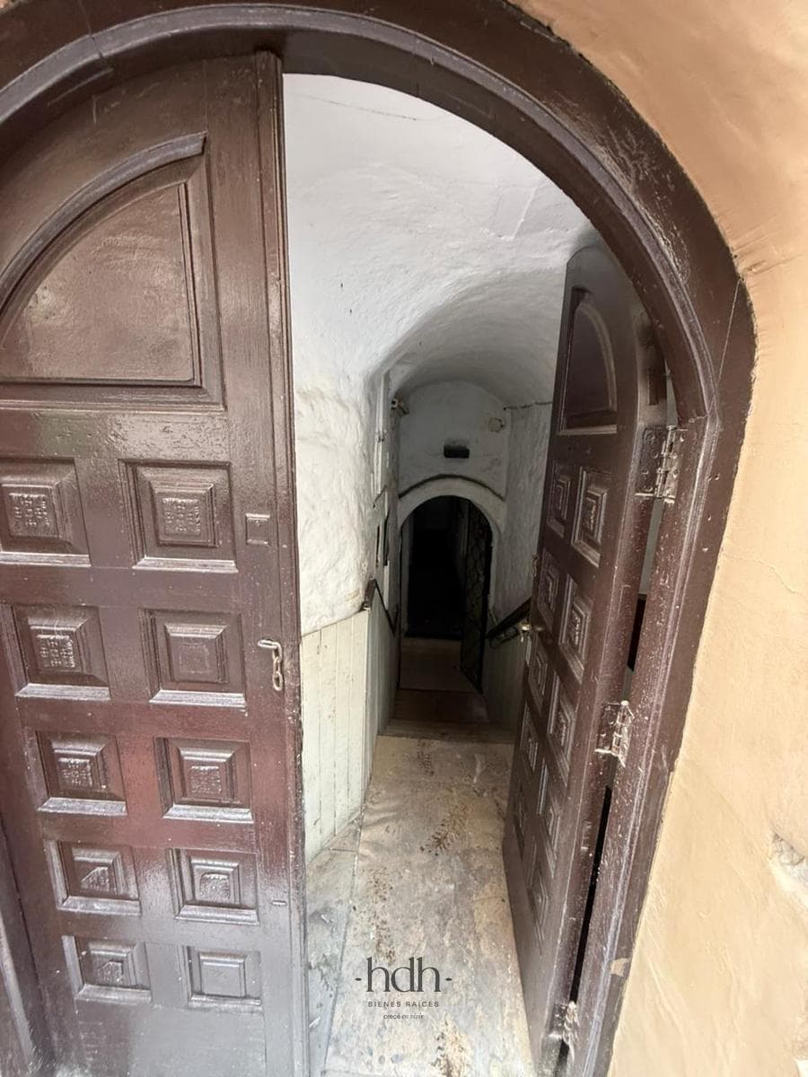 Historic Mansion for Sale in Nueva Córdoba for Commercial Use, with Deed and Blueprints