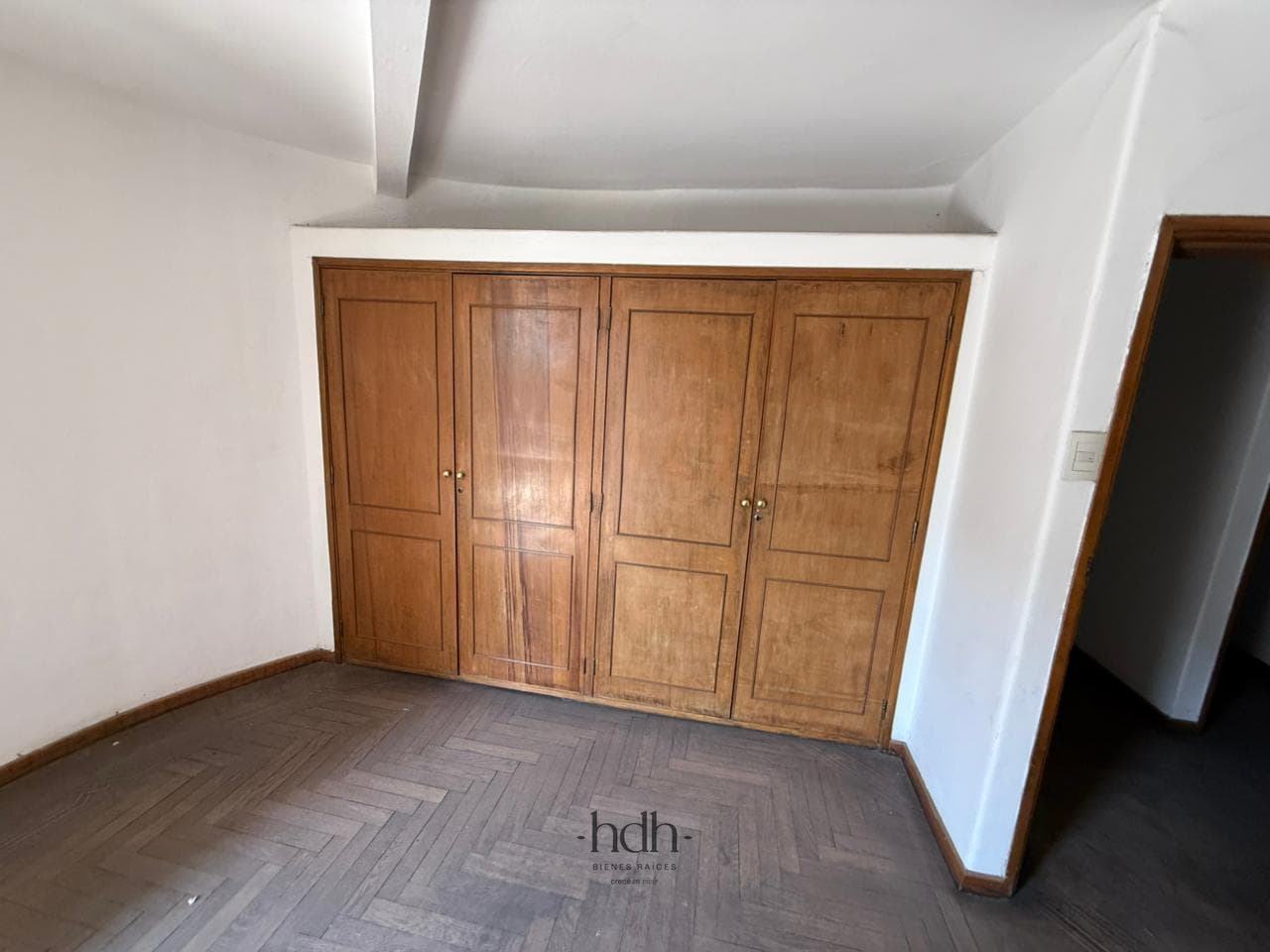 Historic Mansion for Sale in Nueva Córdoba for Commercial Use, with Deed and Blueprints