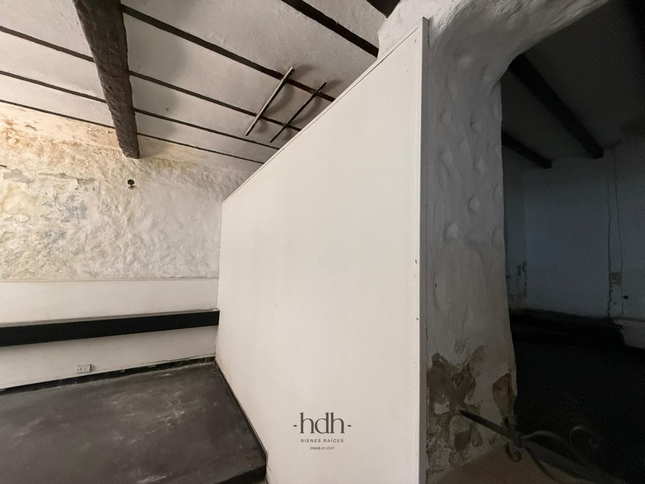 Historic Mansion for Sale in Nueva Córdoba for Commercial Use, with Deed and Blueprints