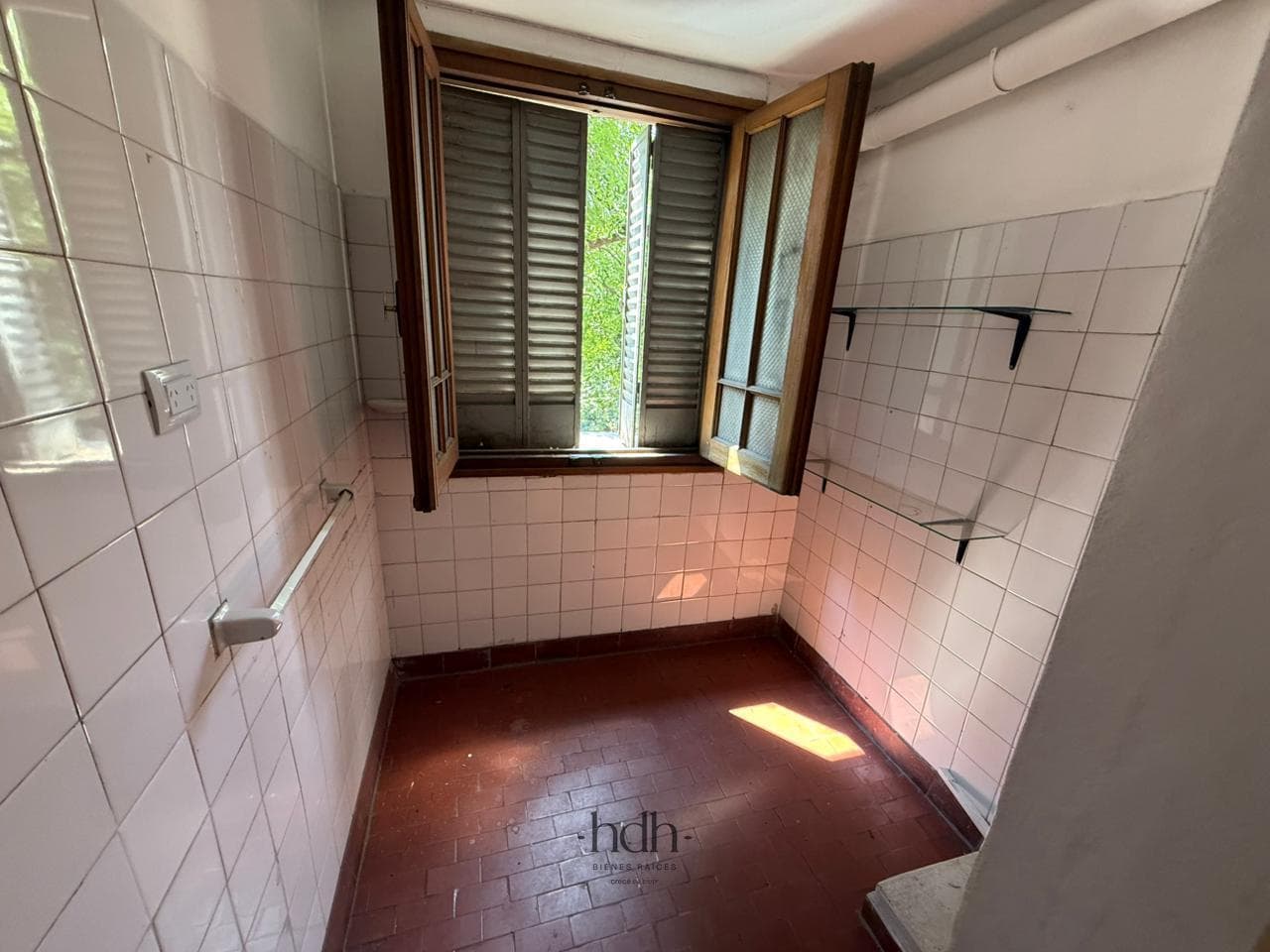 Historic Mansion for Sale in Nueva Córdoba for Commercial Use, with Deed and Blueprints