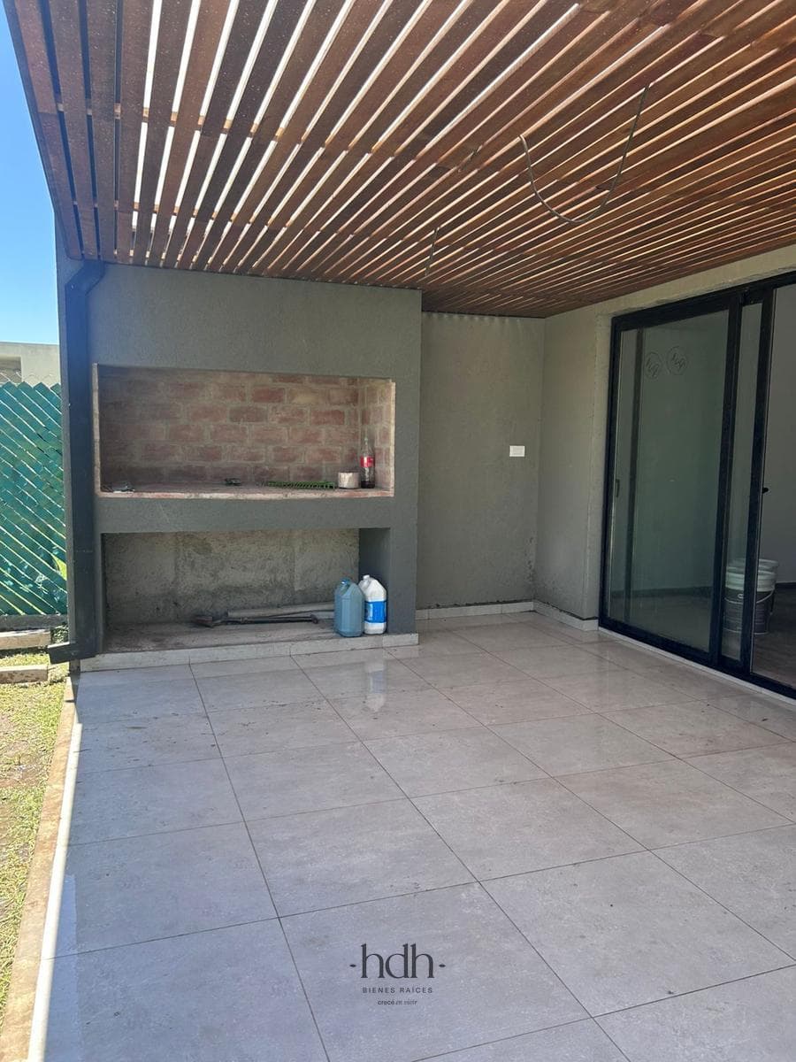 House for sale in Docta: 2 bedrooms, 1 bathroom, with a pool and 24-hour security
