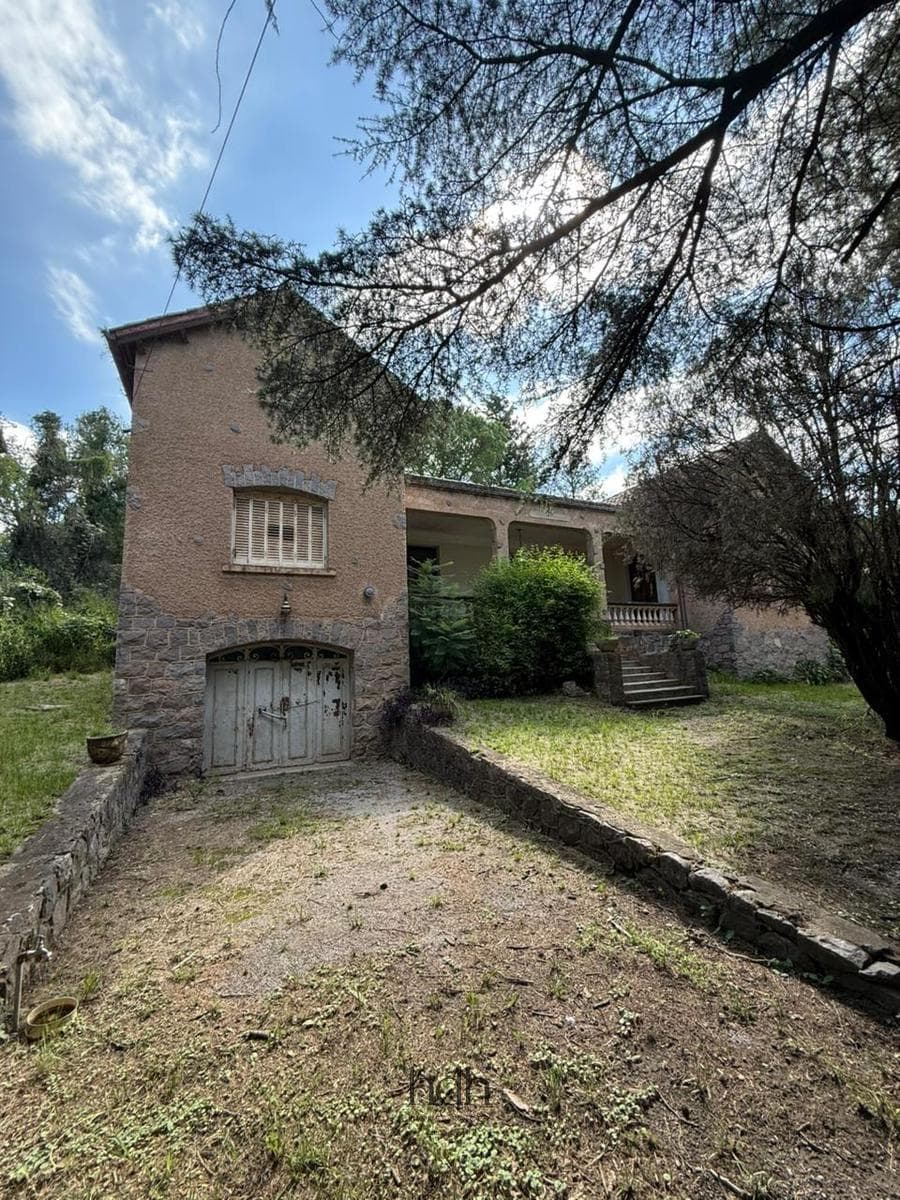 Historic House for Sale: Villa in Unquillo with 4 bedrooms and a large lot
