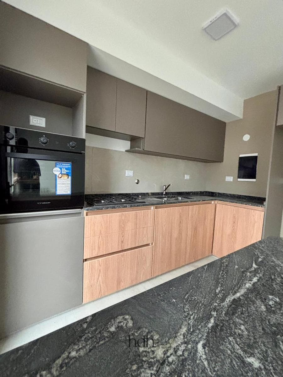 Duplex House for Sale: 3 bedrooms, 2 bathrooms, 1 half-bath, patio with security