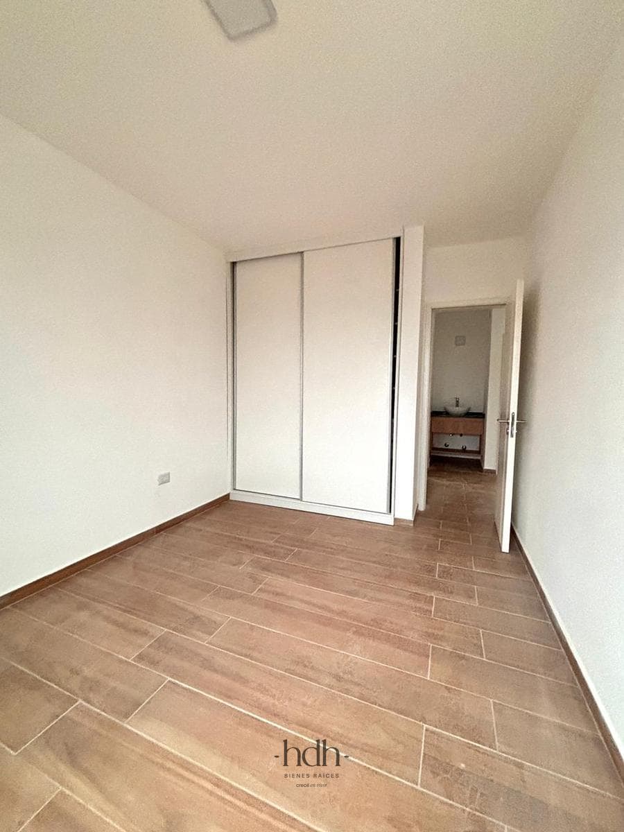 Duplex House for Sale: 3 bedrooms, 2 bathrooms, 1 half-bath, patio with security