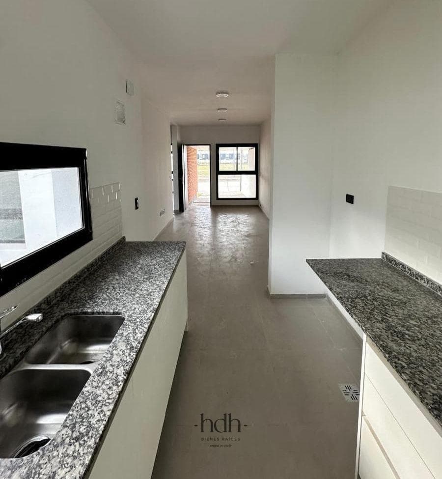 House for Sale: 2 bedrooms, 1 bathroom, patio on the ground floor, 24-hour security