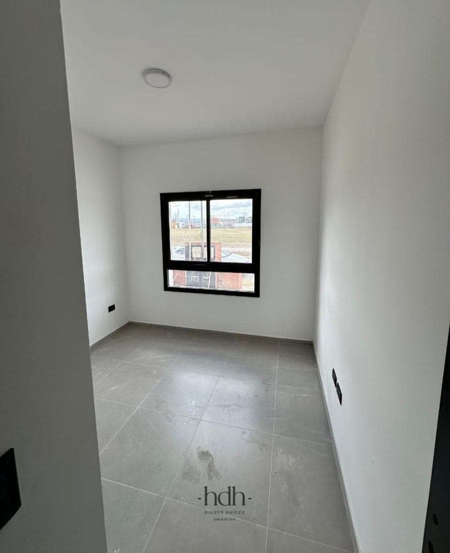 Casa Venta 2 dormitorios 1 baño patio en planta baja seguridad 24 hs