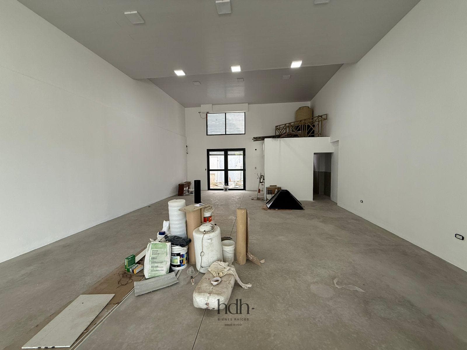 165 m2 Warehouse for Sale in the San Martín Neighborhood, One Block from Av. Castro Barros