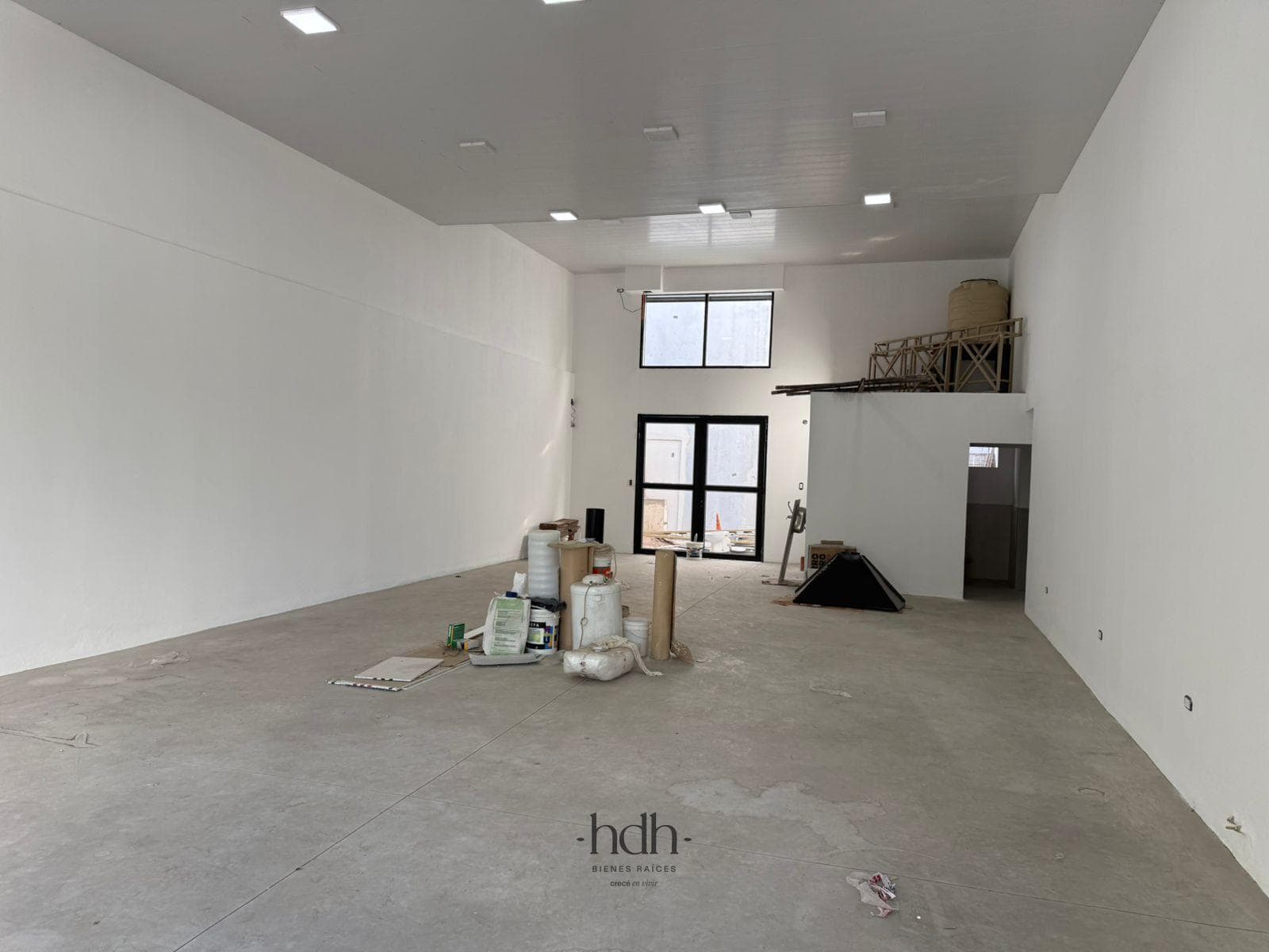 165 m2 Warehouse for Sale in the San Martín Neighborhood, One Block from Av. Castro Barros
