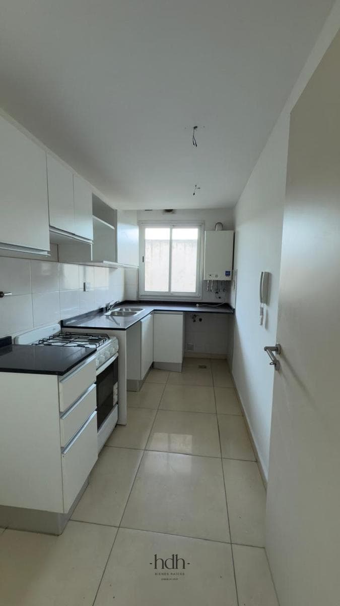 1-Bedroom Apartment for Sale with Balcony and Separate Kitchen in Fontana del Sur