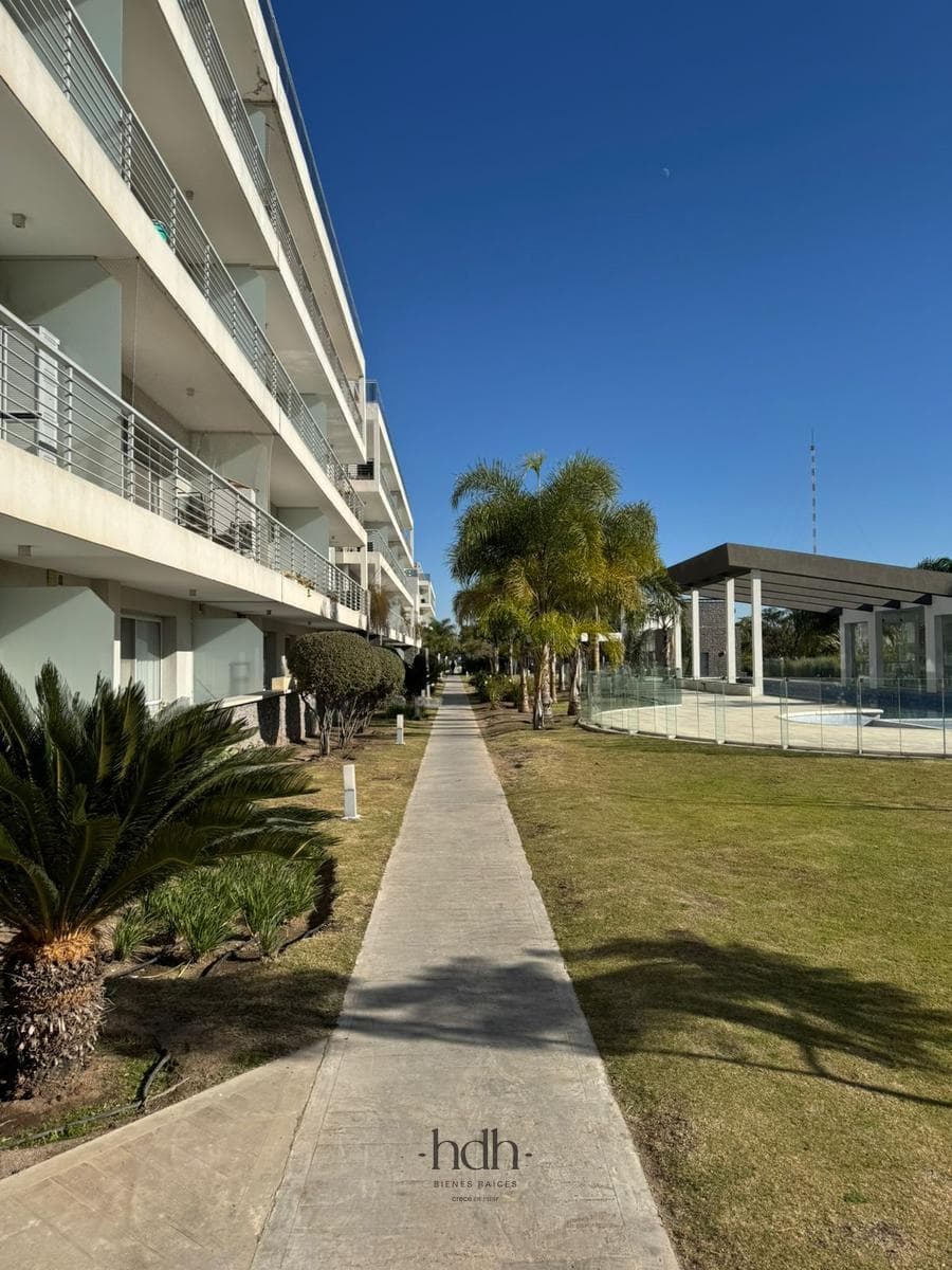 1-Bedroom Apartment for Sale with Balcony and Separate Kitchen in Fontana del Sur