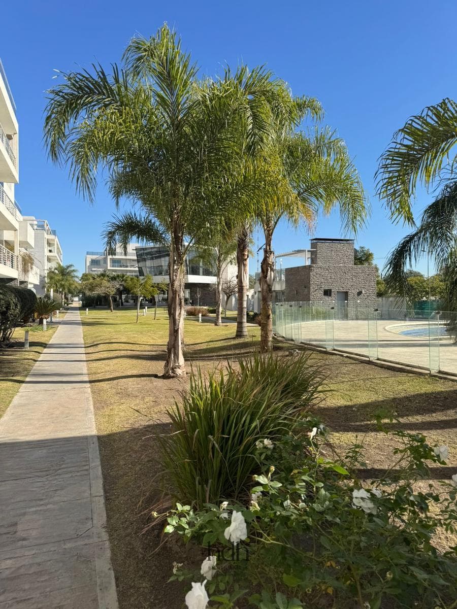 1-Bedroom Apartment for Sale with Balcony and Separate Kitchen in Fontana del Sur