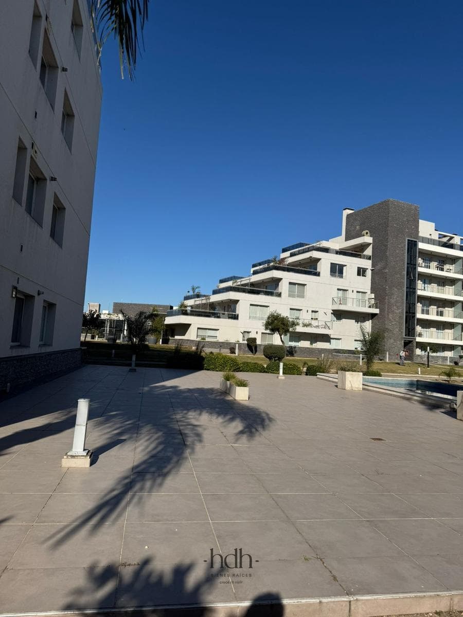 1-Bedroom Apartment for Sale with Balcony and Separate Kitchen in Fontana del Sur