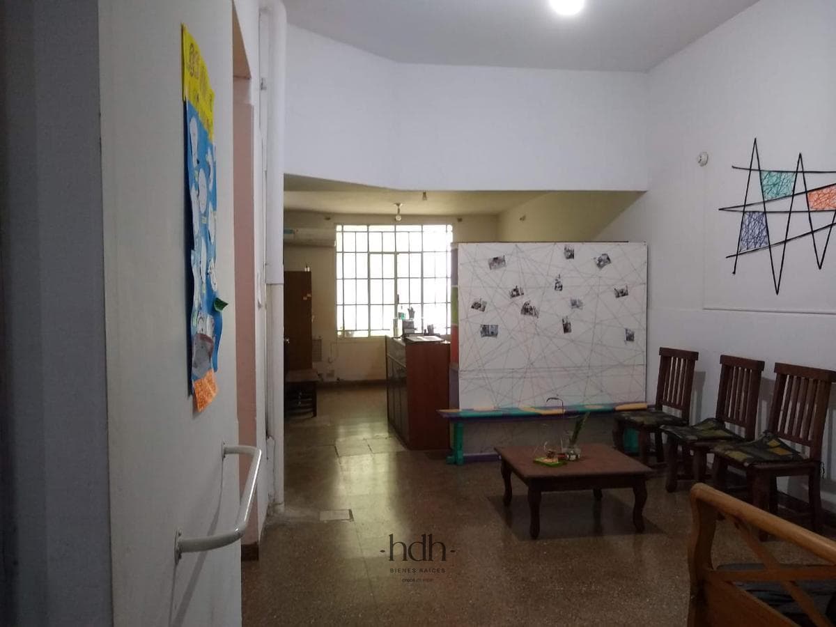 House for sale in Alta Córdoba, suitable for commercial use, with 4 bedrooms and a patio