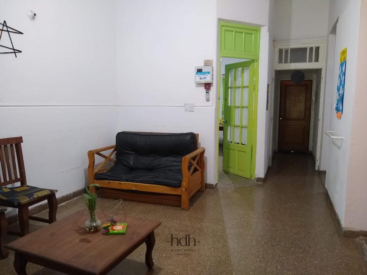 House for sale in Alta Córdoba, suitable for commercial use, with 4 bedrooms and a patio