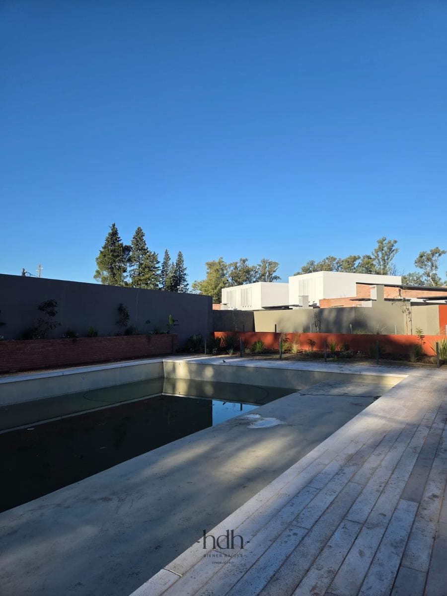 House for rent in Housing Las Veras: 2-bedroom, 1-bathroom duplex with a patio in Valle Escondido