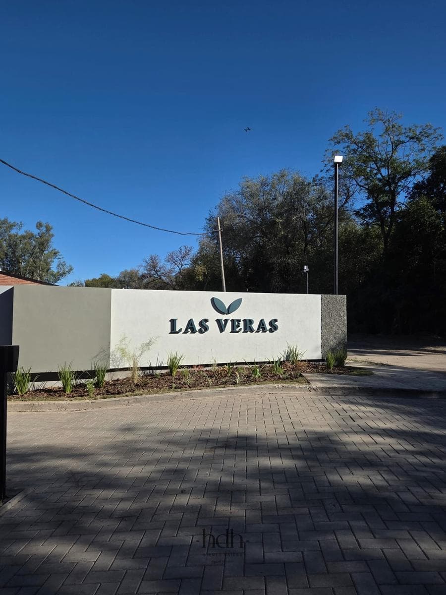 House for rent in Housing Las Veras: 2-bedroom, 1-bathroom duplex with a patio in Valle Escondido