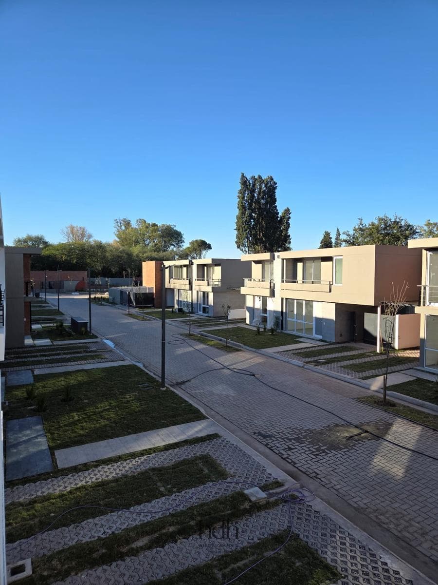 House for rent in Housing Las Veras: 2-bedroom, 1-bathroom duplex with a patio in Valle Escondido