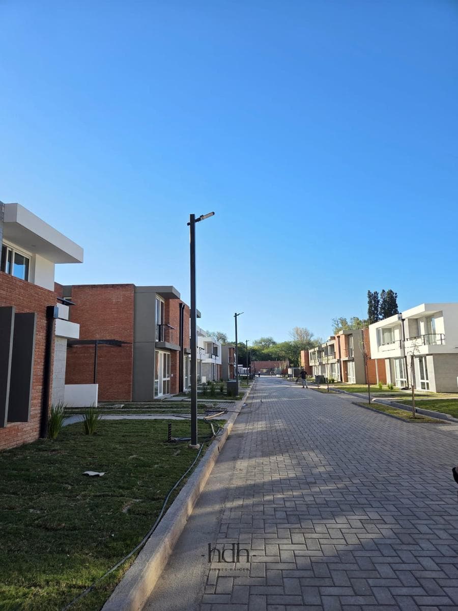 House for rent in Housing Las Veras: 2-bedroom, 1-bathroom duplex with a patio in Valle Escondido