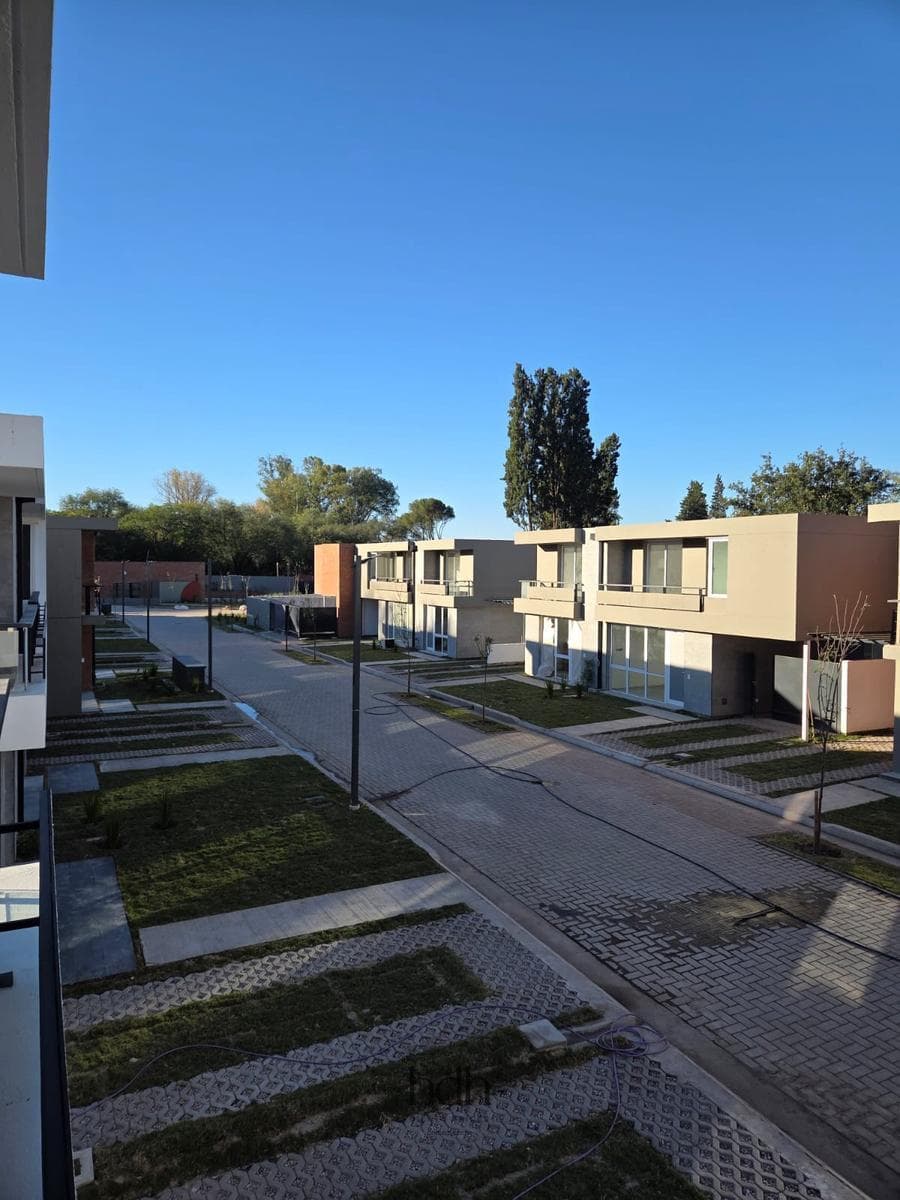House for rent in Housing Las Veras: 2-bedroom, 1-bathroom duplex with a patio in Valle Escondido